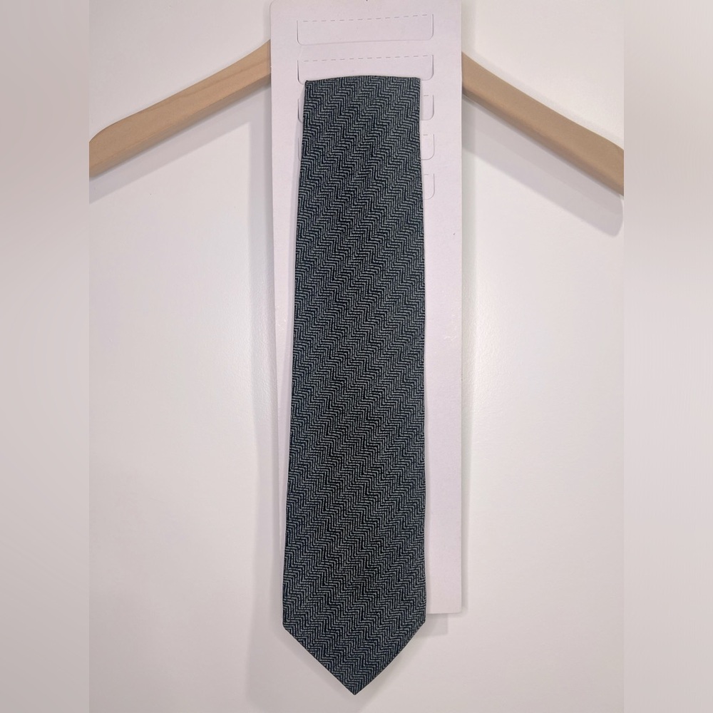 **For Sale: Elegant Giorgio Armani Men's Tie**
